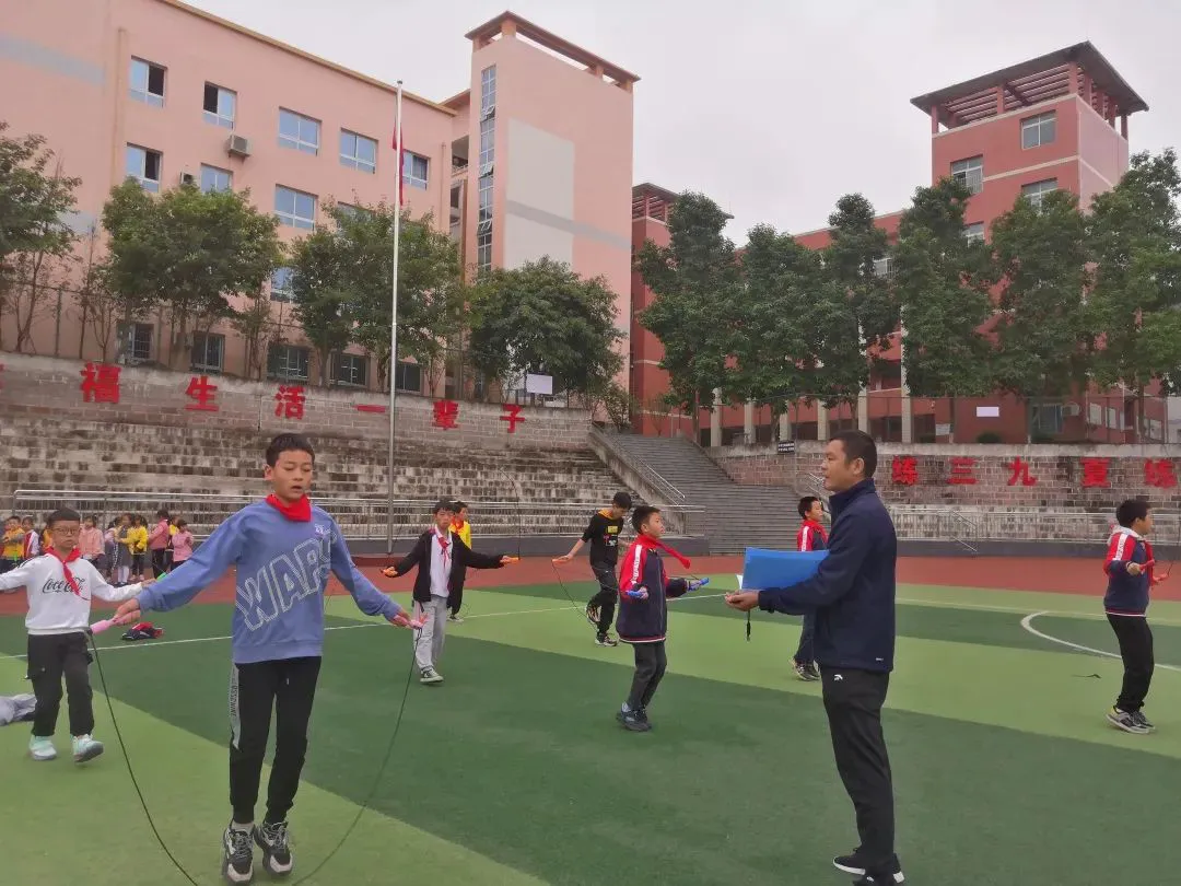 适合不同年龄段篮球爱好者的体能训练方案_0